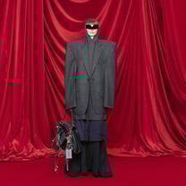 Balenciaga: показ-автобиография