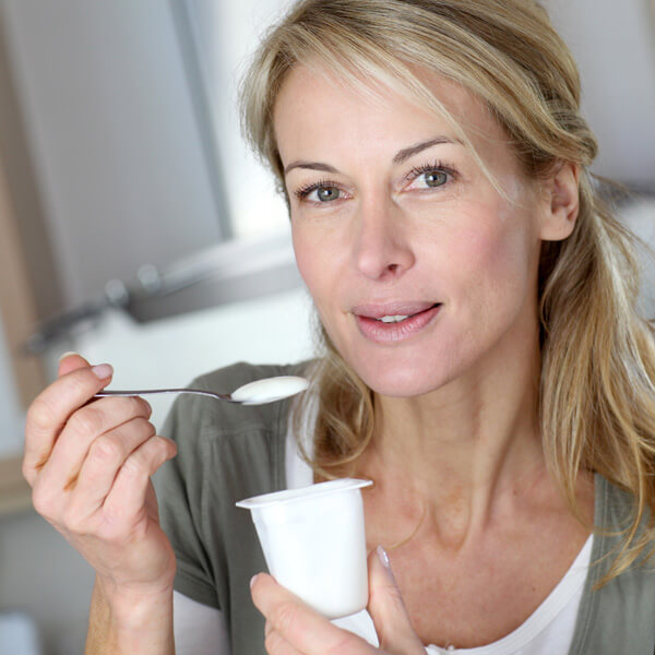 Eating yoghurt